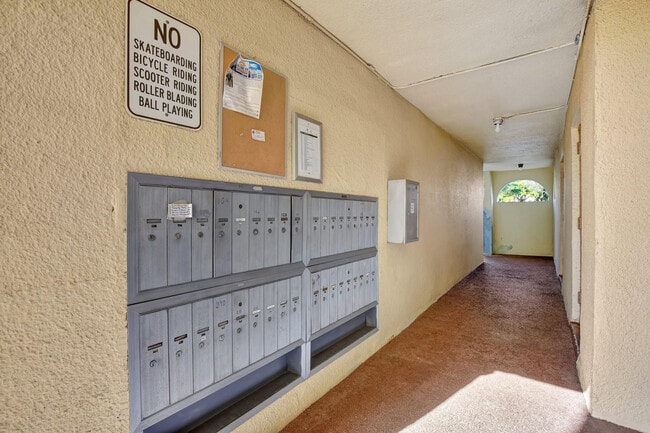 Building Photo - 8225 Sunrise Lakes Blvd