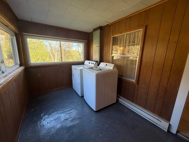 Building Photo - 122 Helm Rd