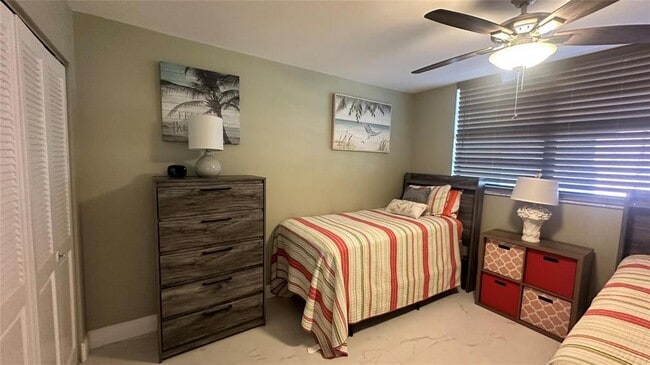 Building Photo - 1401 N Riverside Dr