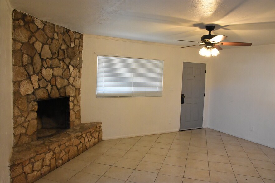 Building Photo - 1514 W Palmer Dr.