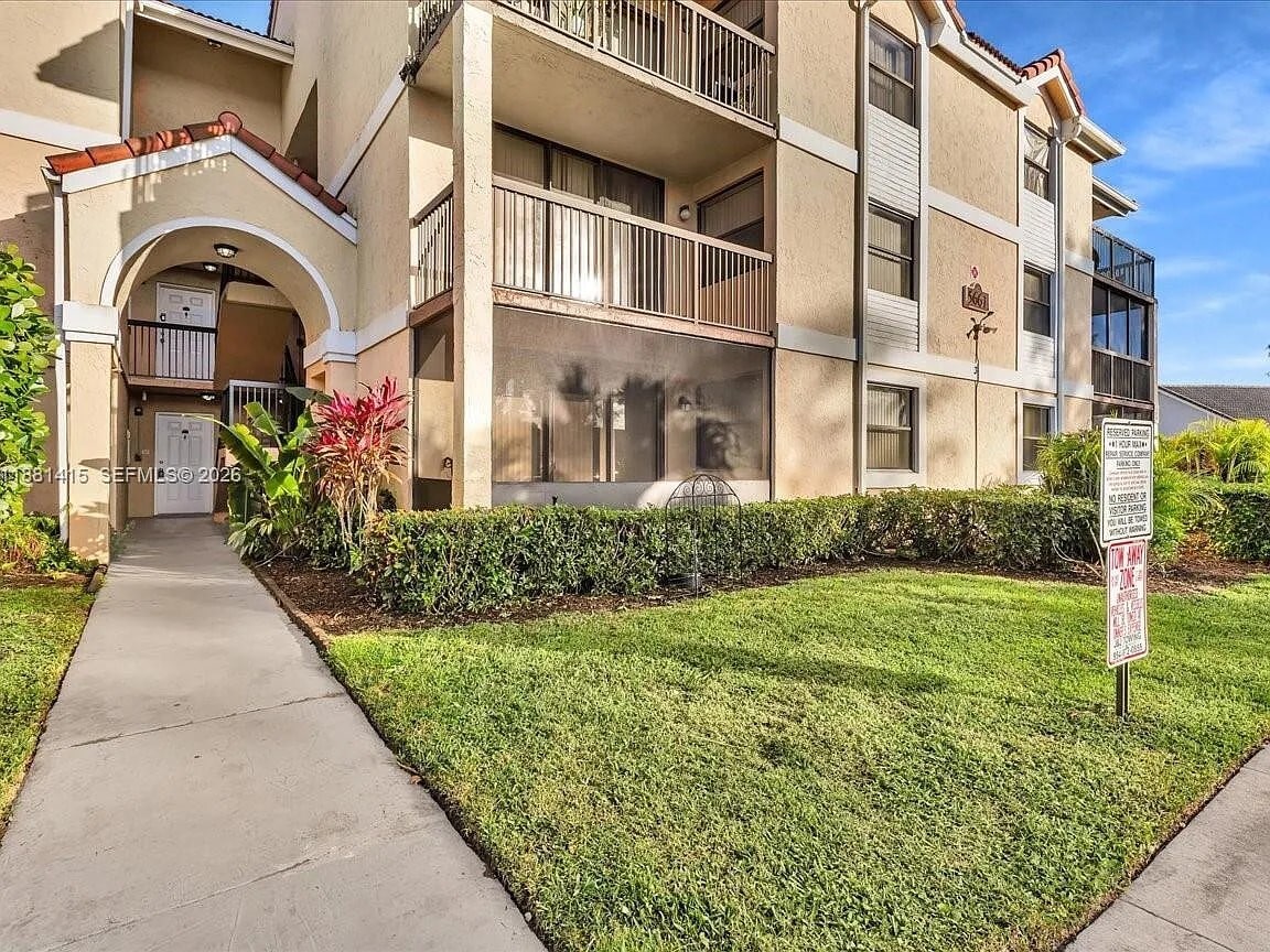 Building Photo - 5661 Riverside Dr