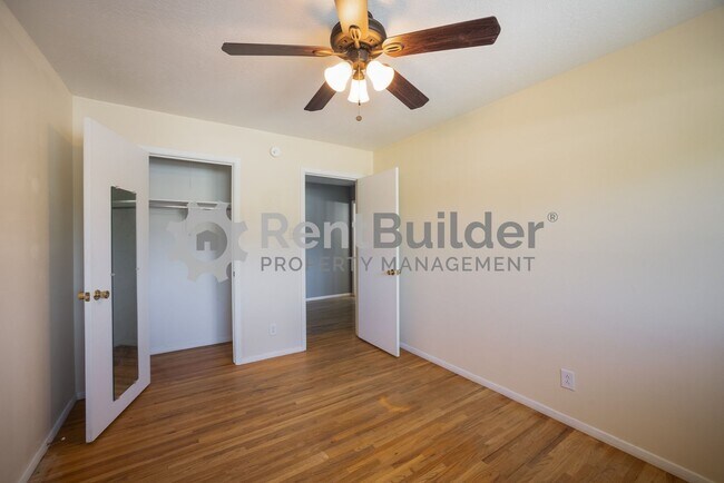 Building Photo - 6504 Loftus Ave NE