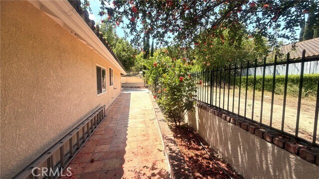 Building Photo - 1571 Kiowa Crest Dr