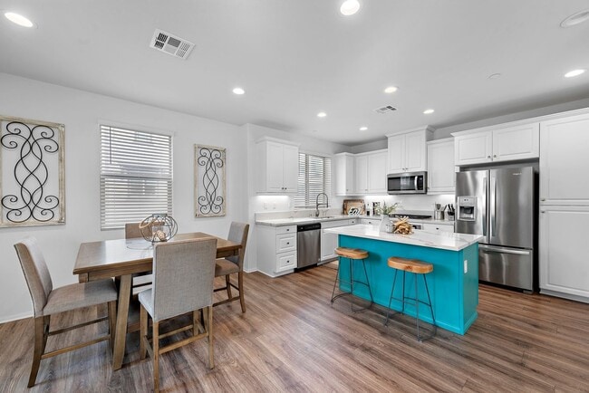 Building Photo - 2325 Verano Wy.