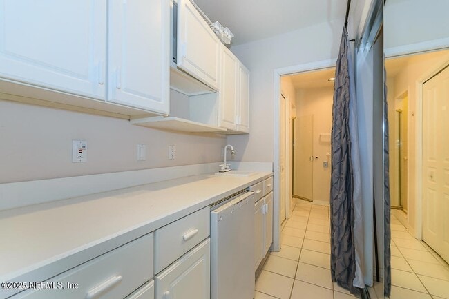 Building Photo - 1626 Strand St