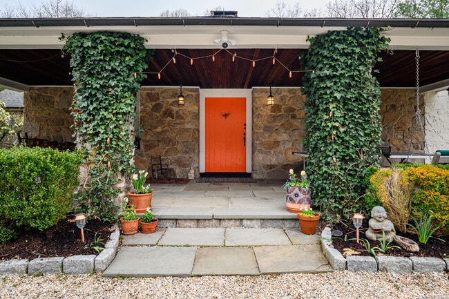 Building Photo - 58 Woodchuck Ln