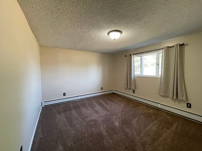 Building Photo - 3321 Bevans St