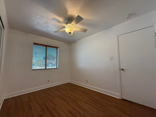 Building Photo - 3035 W 11th Ln