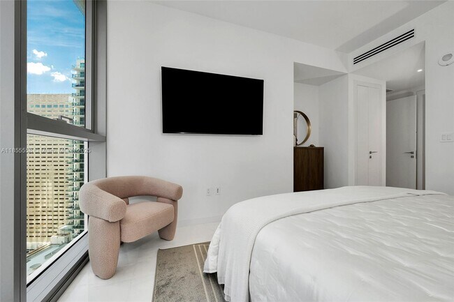 Building Photo - 300 Biscayne Blvd Way