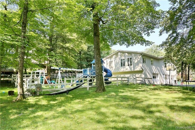 Building Photo - 1 Emerald Dr