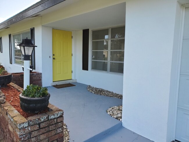 Building Photo - 211 Oklahoma Ave