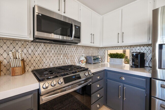 Building Photo - 73750 Cll Bisque