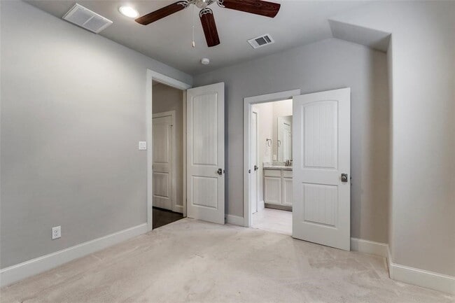 Building Photo - 2724 Rutland St