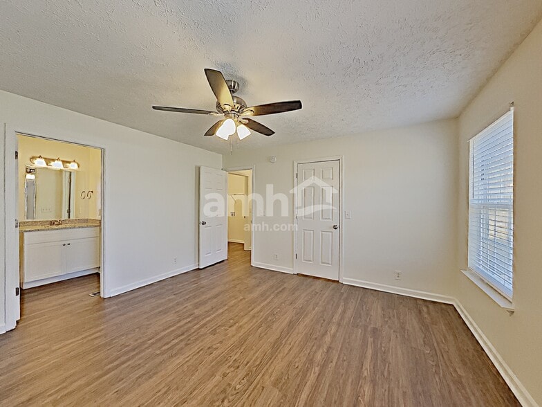 Building Photo - 3326 Conway Ct