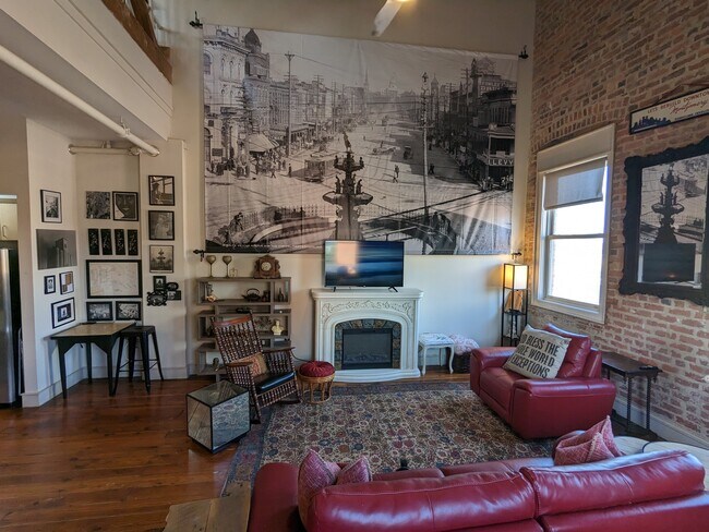 Building Photo - 246 N Court St