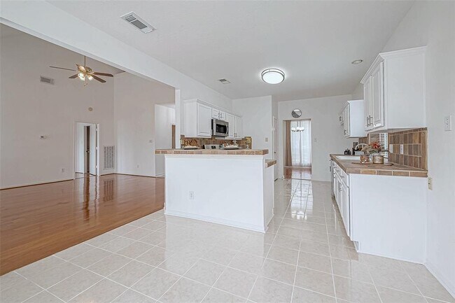 Building Photo - 6819 Oakbranch Manor Ln