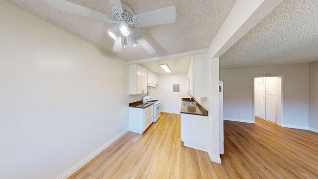 Building Photo - 6000 Fulton Ave