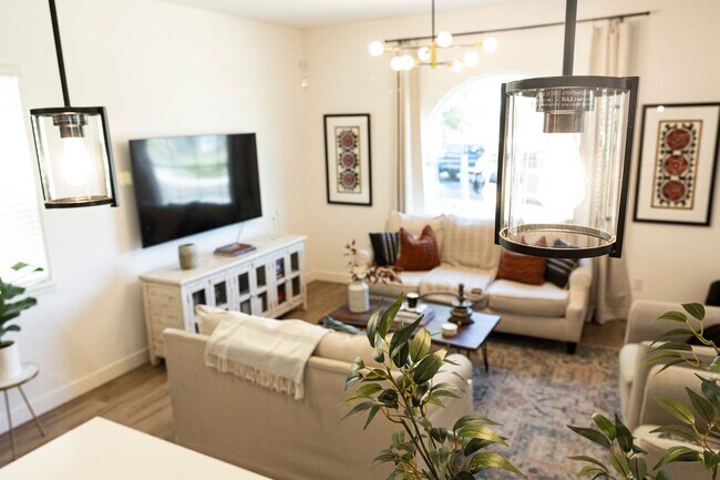 Building Photo - 3 bedroom | 2.5 bathroom | Crocker Village Single Family Home