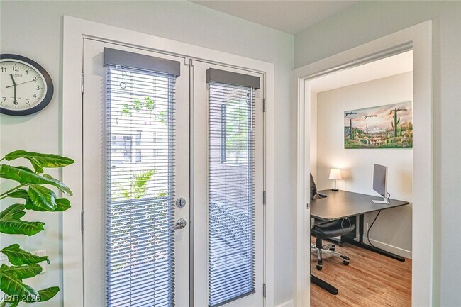 Building Photo - 251 Tower St