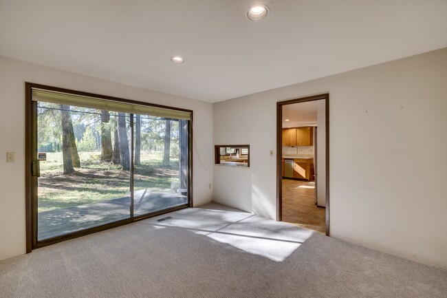 Building Photo - Mid Century Charming Bothell Retreat on 10...
