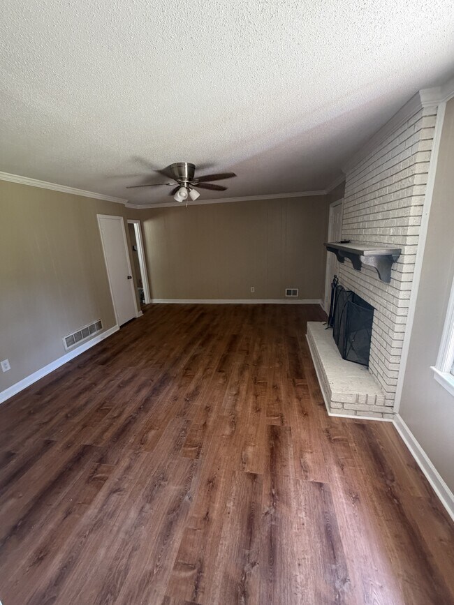 Building Photo - 3208 Downes Grove Rd