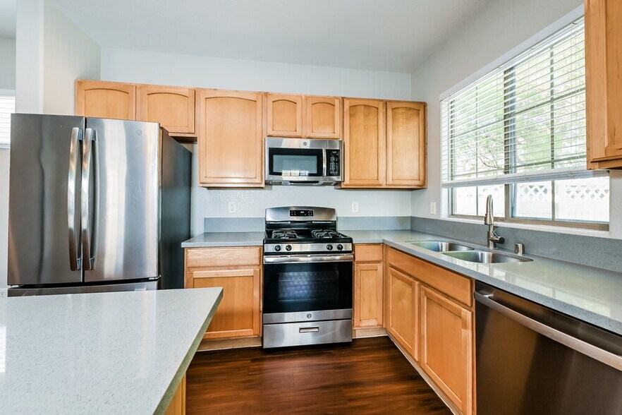 Building Photo - 6417 Pine Willows Ct