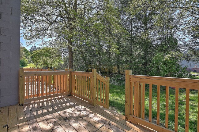 Building Photo - 409 Cypress St