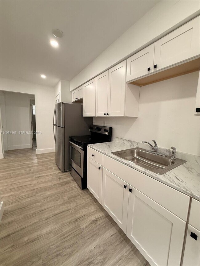 Building Photo - 16890 NE 21st Ave