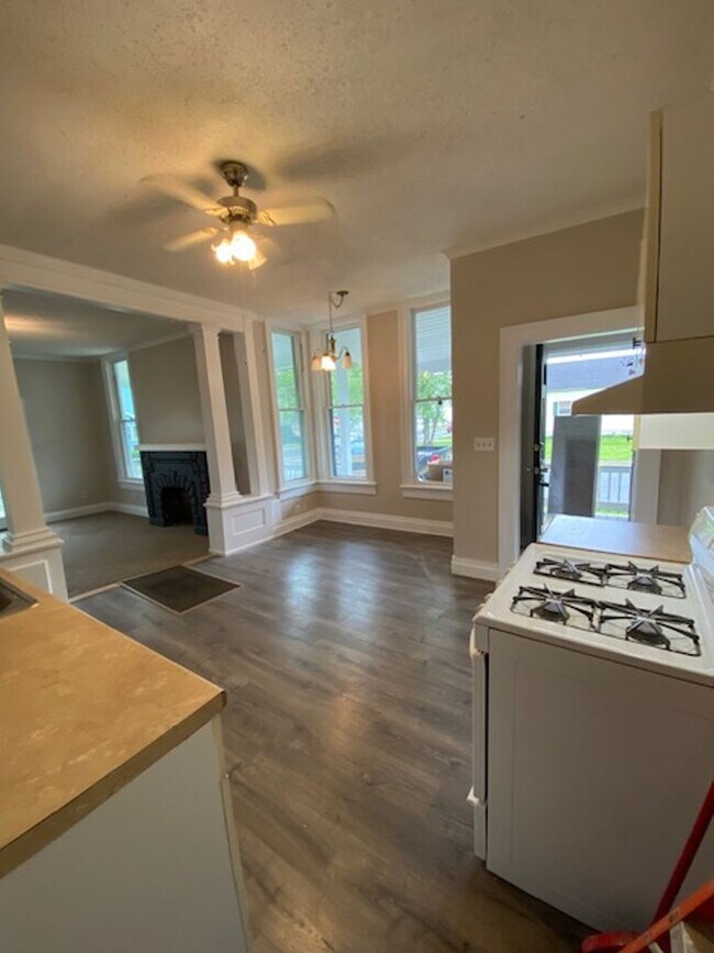 Building Photo - 56 Amm St