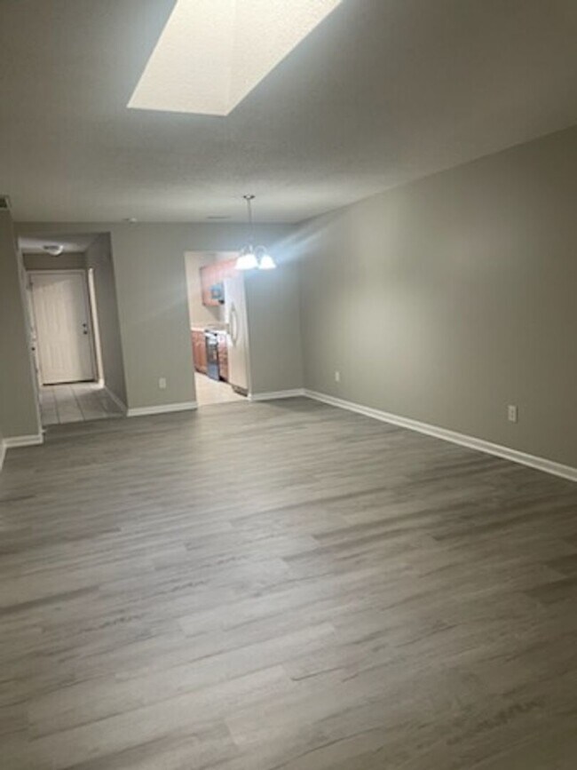 Building Photo - 203 Kitts Dr