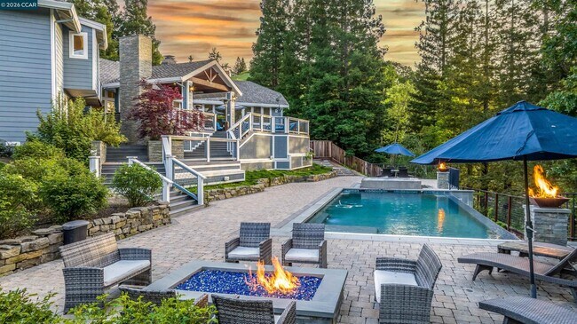 Building Photo - 2324 Saddleback Dr