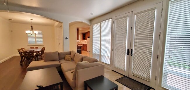 Building Photo - Charming Luxury Home near Downtown & Shopping