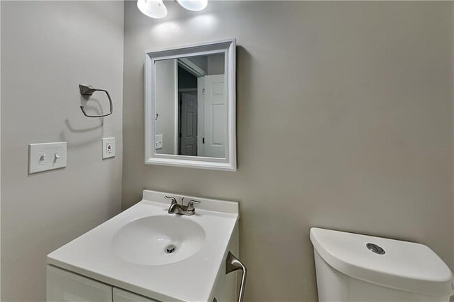 Building Photo - 4620 Hampton Square Dr