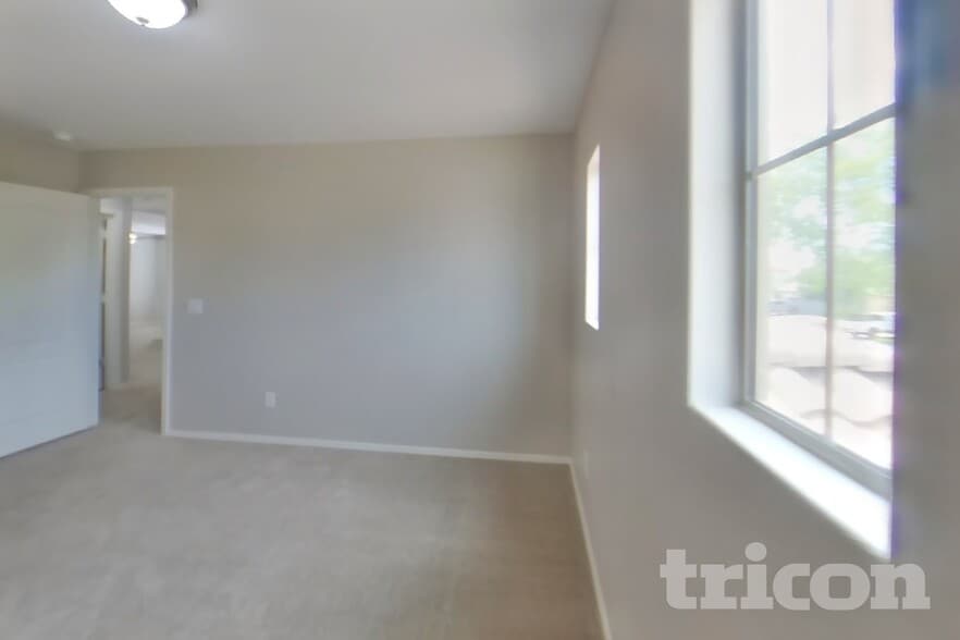 Building Photo - 4930 E Del Rio Dr