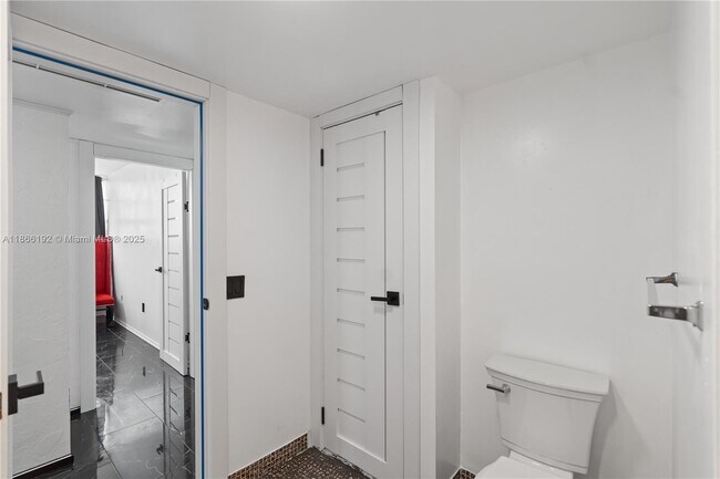 Building Photo - 1351 NE Miami Gardens Dr