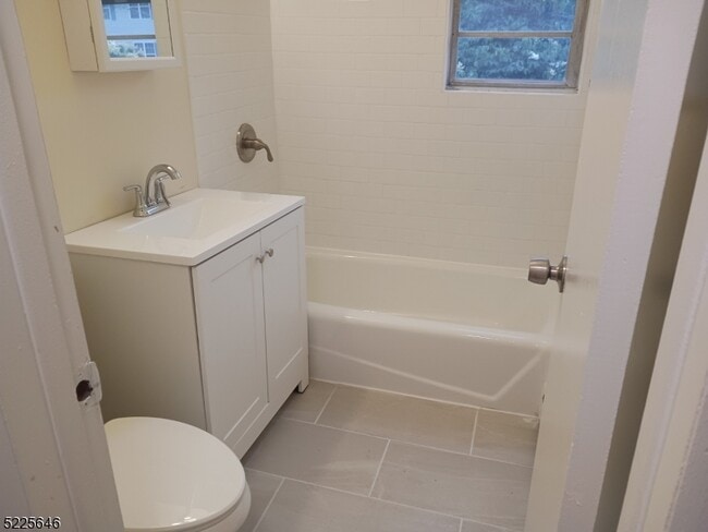 Building Photo - 48 Gates Ave