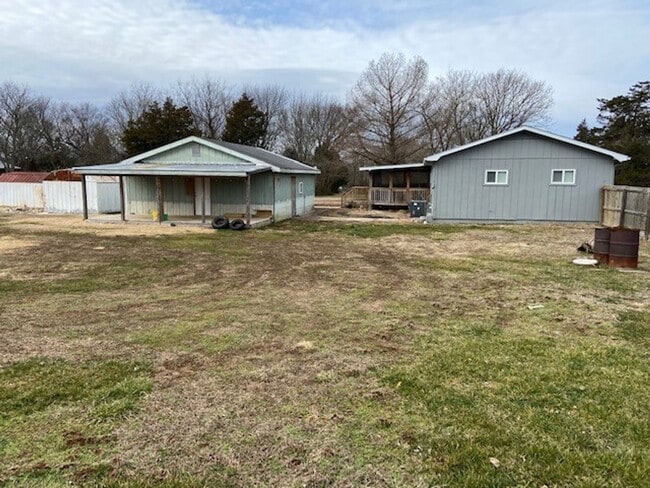 Building Photo - Single-Family Home in Hollister