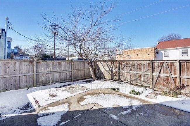 Building Photo - 3125 17th St S