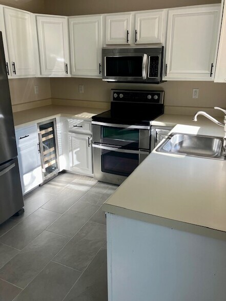 Kitchen - H5 Stonehedge Dr