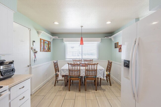 Building Photo - Central Single Family Home
