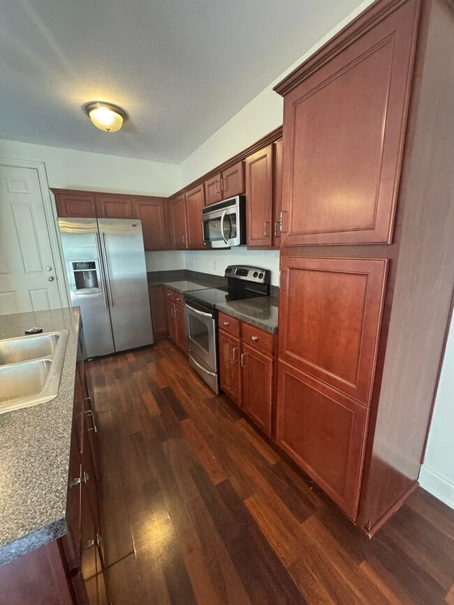 Building Photo - 581 Beehler Dr
