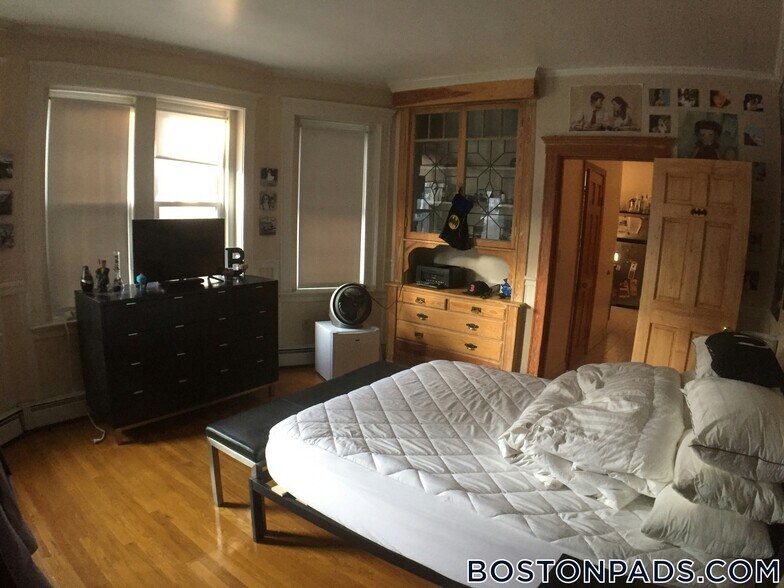 Building Photo - 157 Thorndike St