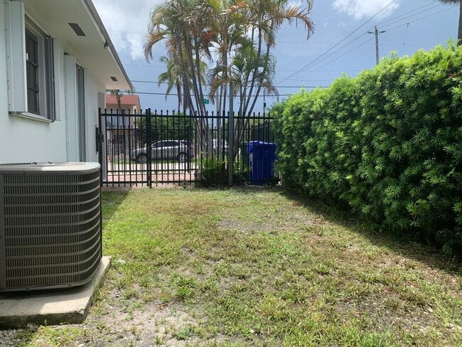 Side Patio - 3164 SW 27th St