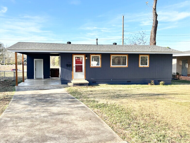 Primary Photo - 720 Neal St