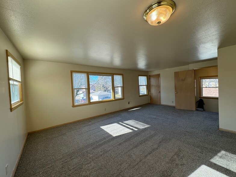 Living Room - 5958 N 67th St