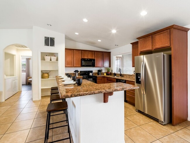 Building Photo - Spacious 4 Bedroom 2 Bathroom Home With A Pool