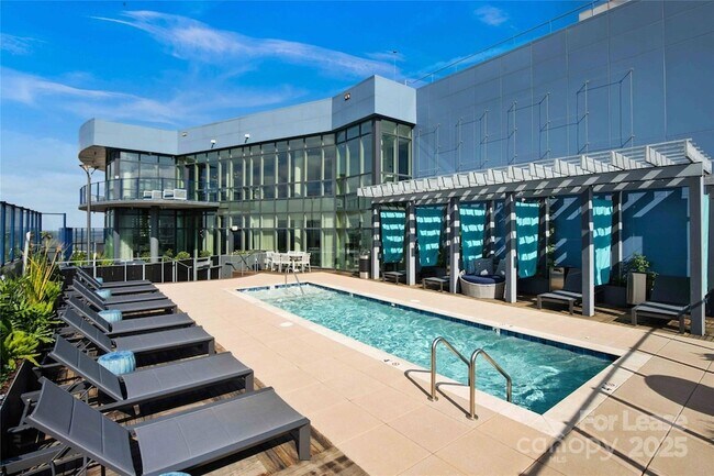 Building Photo - 225 S Poplar St