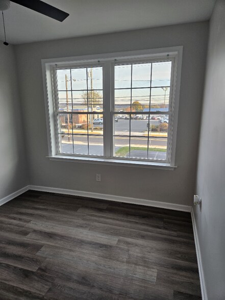 Building Photo - 427 W Main St