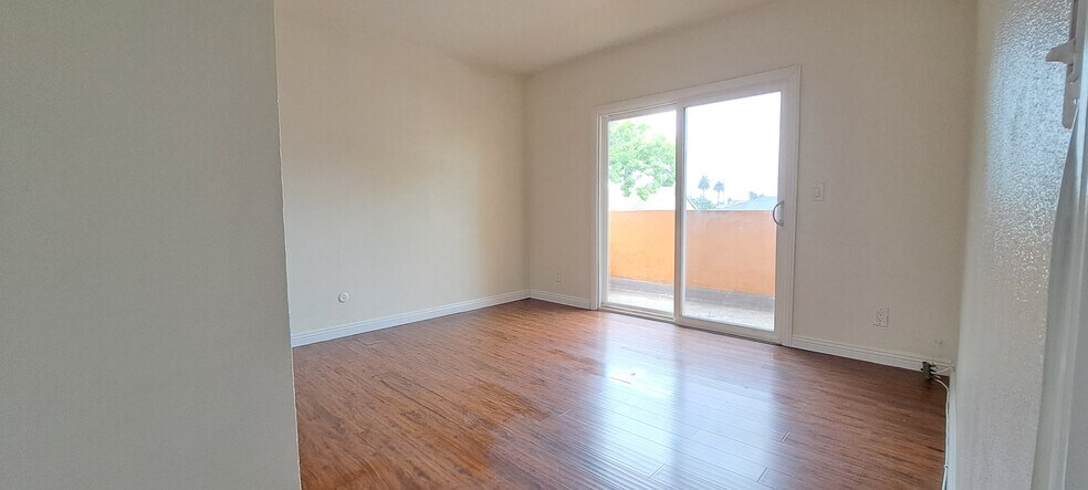 Building Photo - 1340 W 85th St