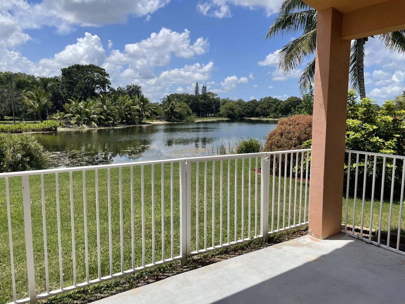 Building Photo - 9514 Lago Dr